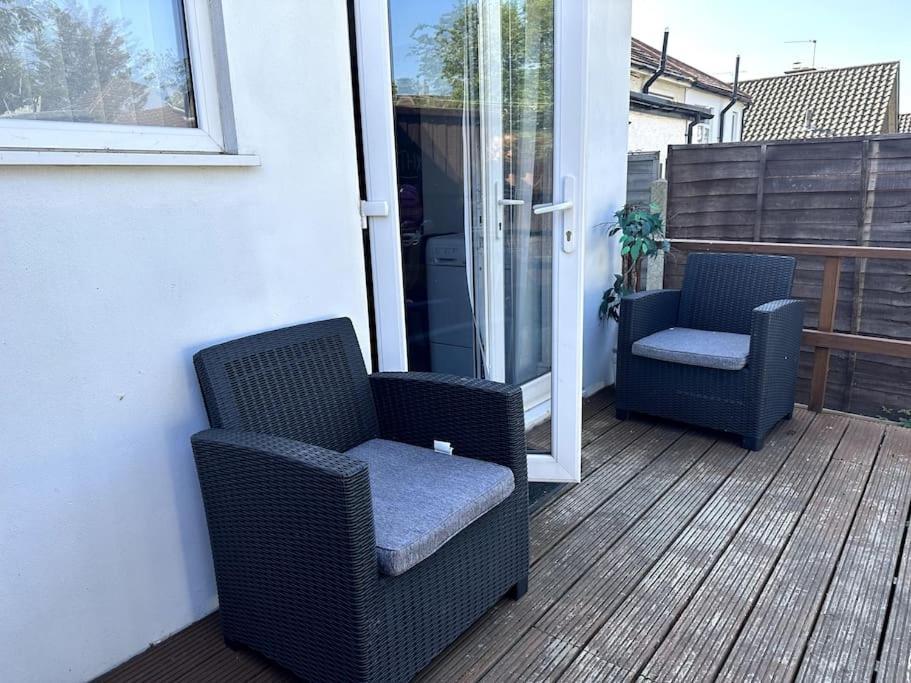 Spacious Holiday Home Near Tube Station - By Starlet Stays 런던 외부 사진
